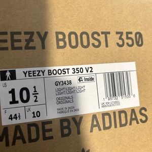 Yeezy boost 350 v2 light size 10.5